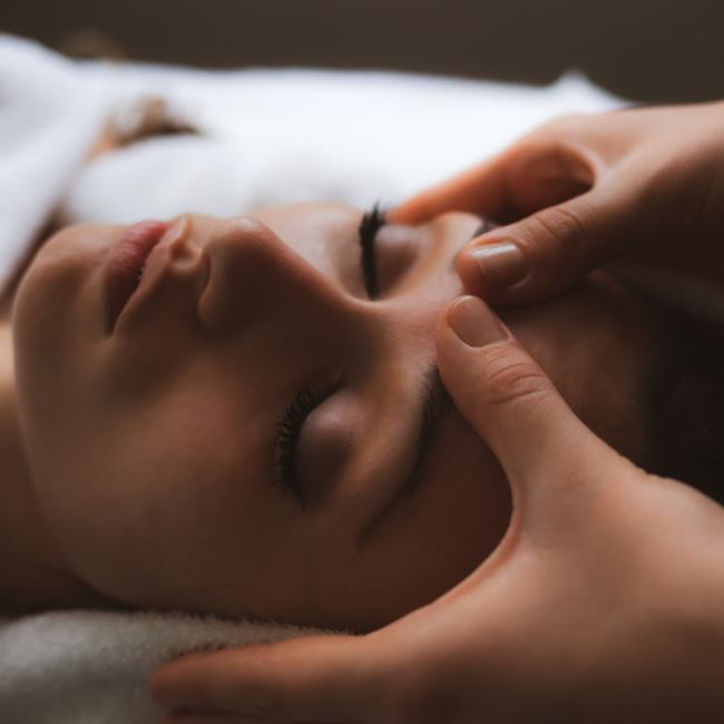 soin visage, soin sur mesure, bien vieillir, experte peau, hydratation, jeunesse, éclat, acné, anti âge, anti rides.